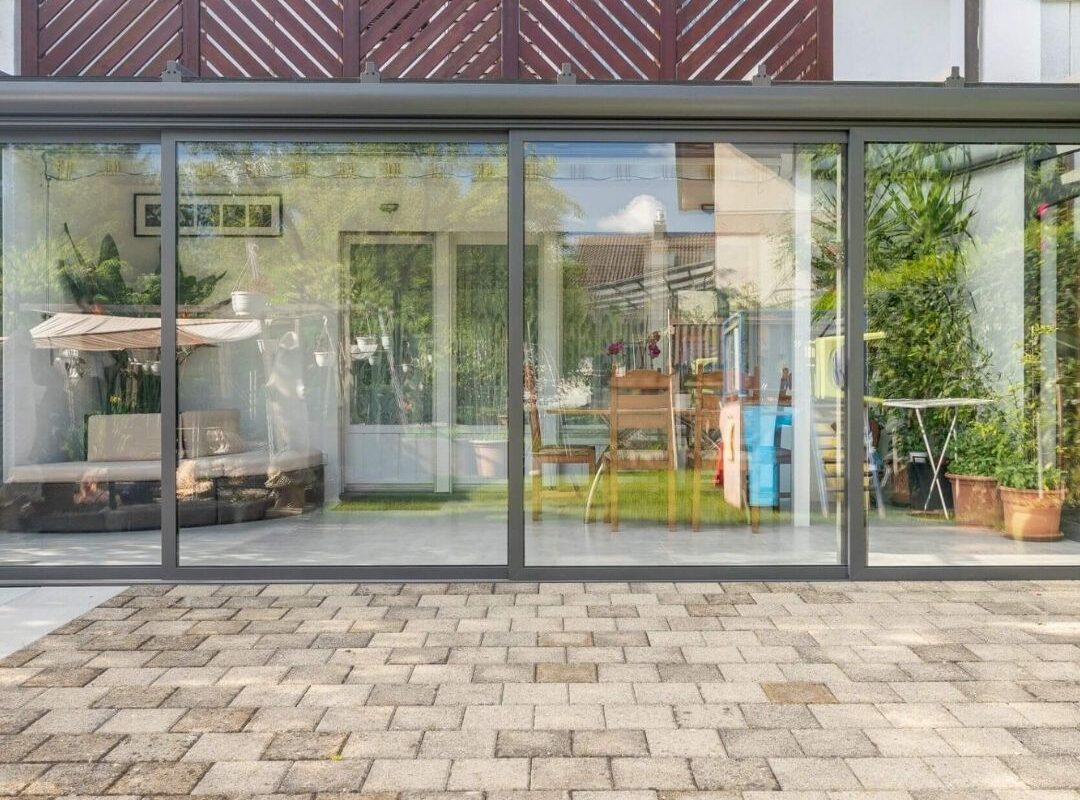 Kalter Wintergarten mit Glasdach und Rundum-Verglasung in Seon Aargau, Schneelast bis 380 kg/m².