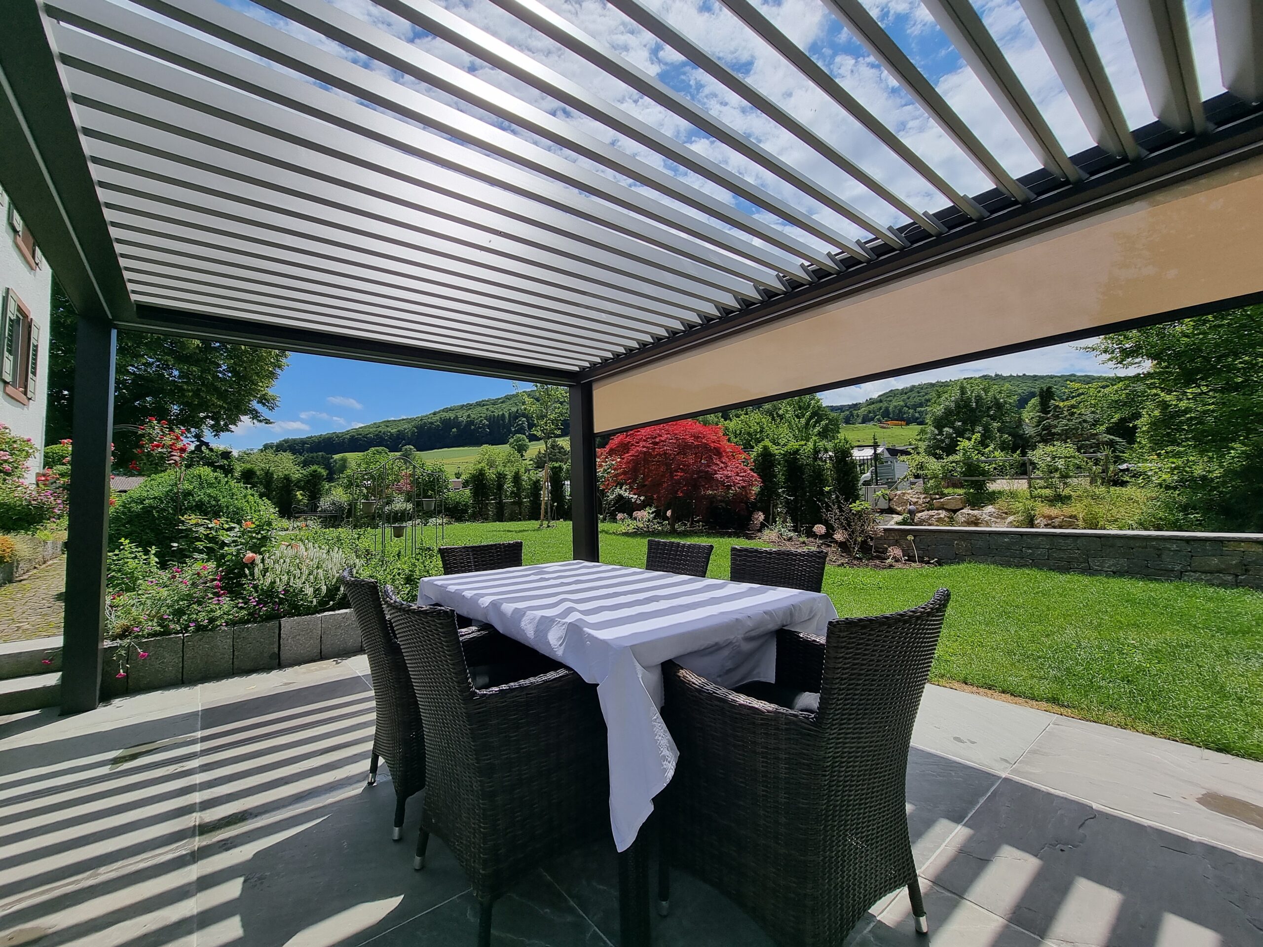 Thermogreen Überdachung im Schaugarten von Hasler Gartenbau im Fricktal.