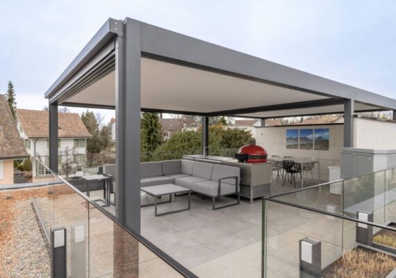Modernes Festdach in Wallisellen mit integrierter Outdoor-Lounge und Küche auf einer grosszügigen Dachterrasse.