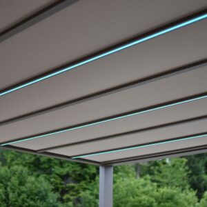 Geschlossenes Textildach mit integrierter LED-Beleuchtung, vollständig wasserdicht und stimmungsvoll bei jedem Wetter nutzbar.