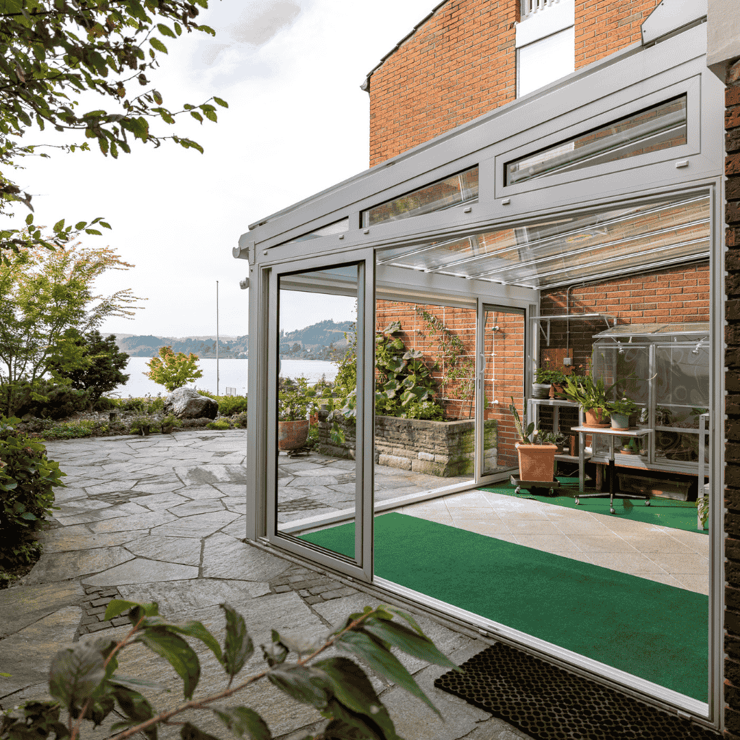 Wintergarten von Thermogreen in Rapperswil-Jona, elegante Erweiterung des Wohnraums mit viel Tageslicht.