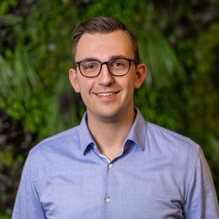 Portrait von Joshua Tiso, Projektleiter der Thermogreen AG.