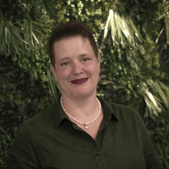 Portrait von Andrea Rose, Leitung Kundendienst der Thermogreen AG.