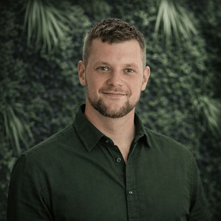 Portrait von Tomas Nemcok, Monteur der Thermogreen AG.