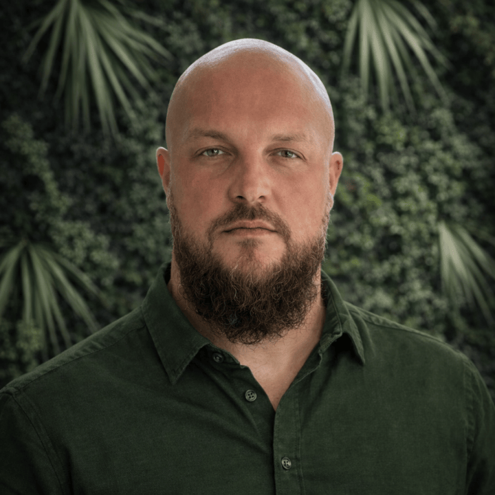 Portrait von Tomas Zuralski, Monteur der Thermogreen AG.