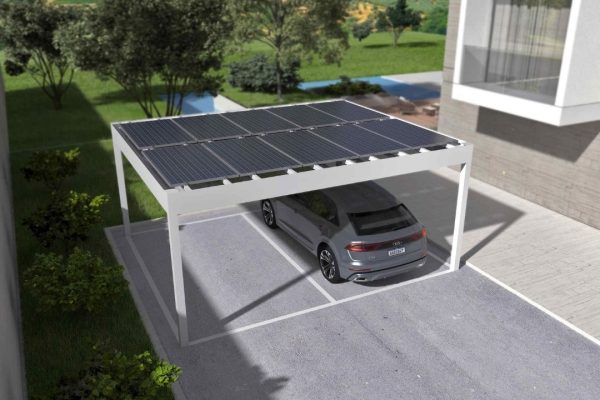 Moderner Einzel-Carport ECL 130 mit Solarmodulen, integriert in eine zeitgemässe Architektur mit klaren Linien.