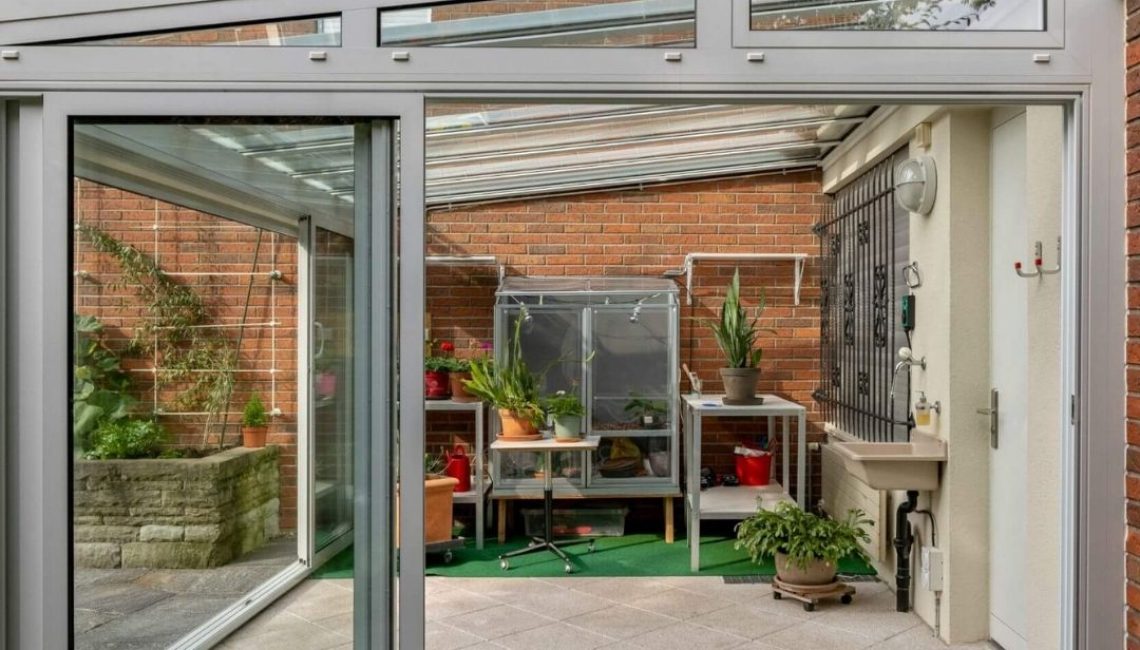 SGL 2 Glasdach in Rapperswil (St. Gallen) mit 380 kg/m² Schneelast und seitlicher Verglasung