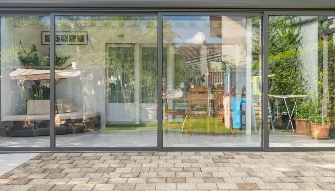 Kalter Wintergarten mit Glasdach und Rundum-Verglasung in Seon Aargau, Schneelast bis 380 kg/m².