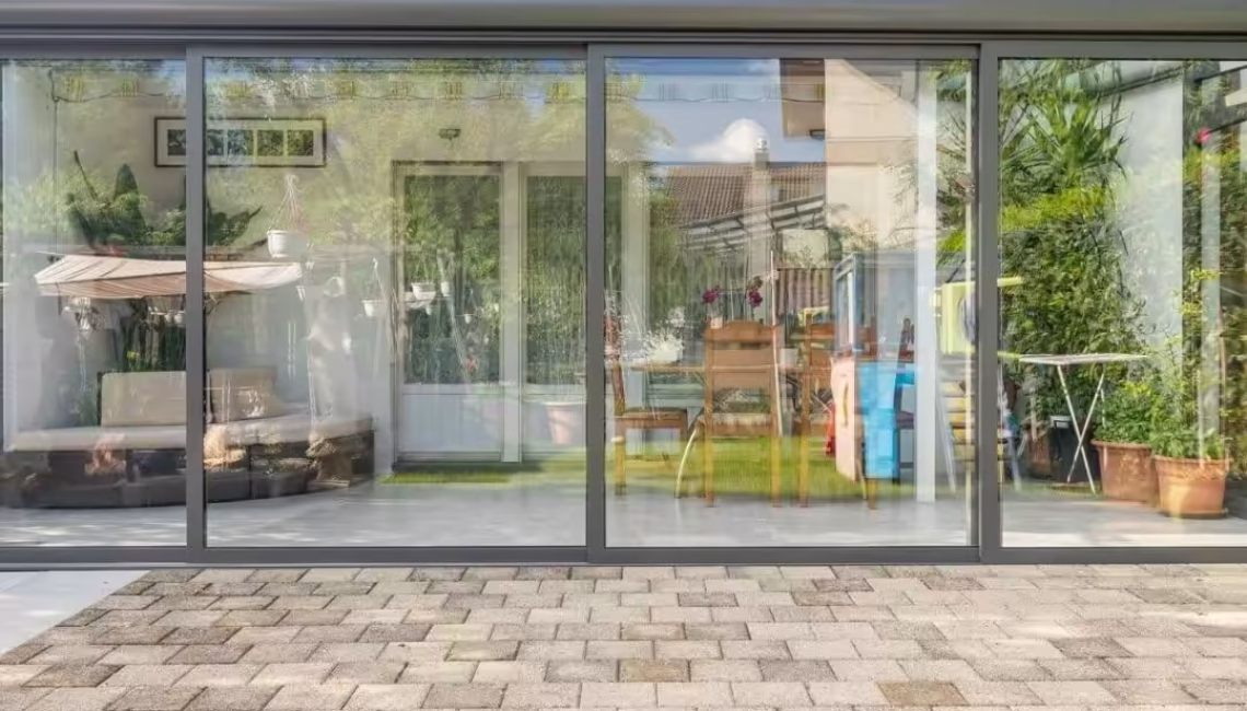 Kalter Wintergarten mit Glasdach und Rundum-Verglasung in Seon Aargau, Schneelast bis 380 kg/m².
