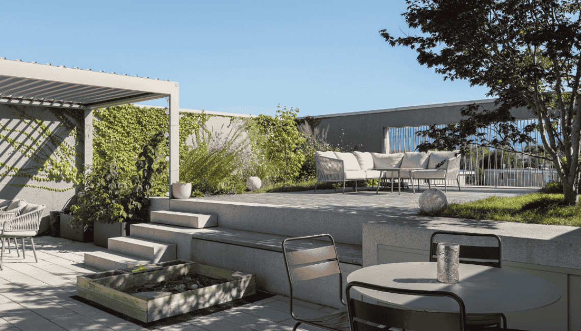 Lamellendach bei Wohnüberbauung in Rapperswil-Jona mit terrassiertem Aussenbereich und Sitzplatz