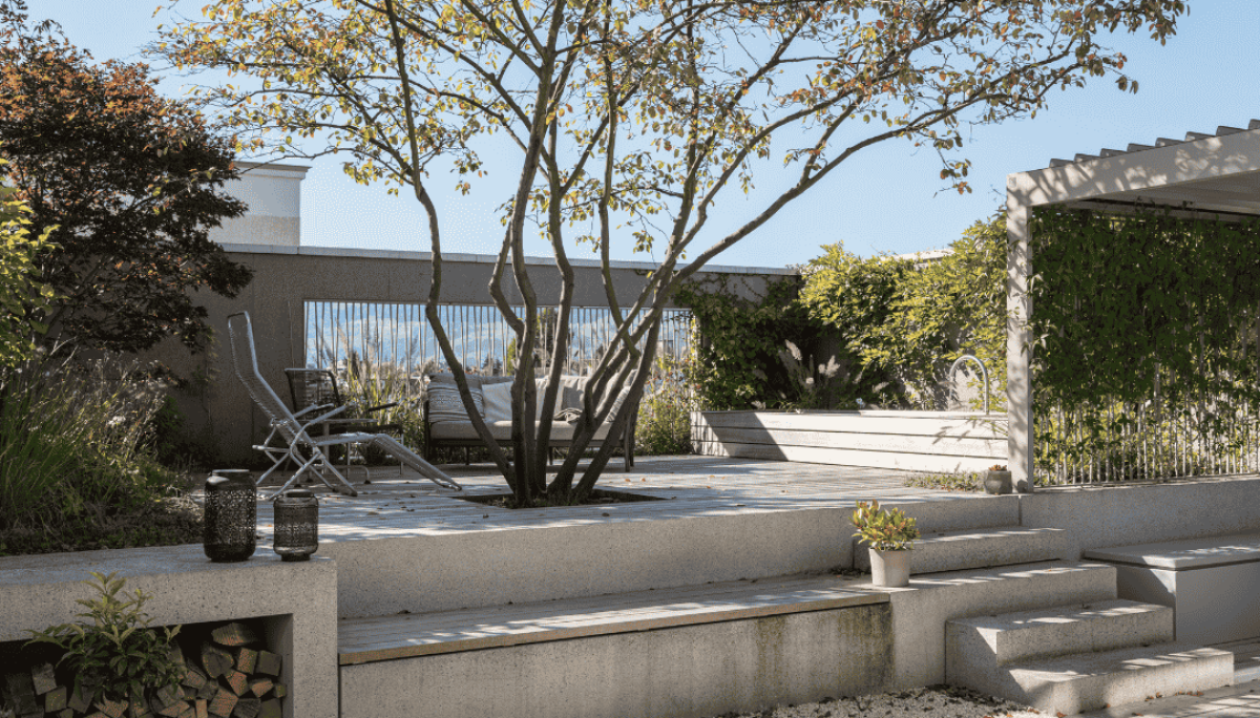 Lamellendach in Wohnüberbauung Rapperswil-Jona mit integrierter Begrünung und Terrassenstruktur