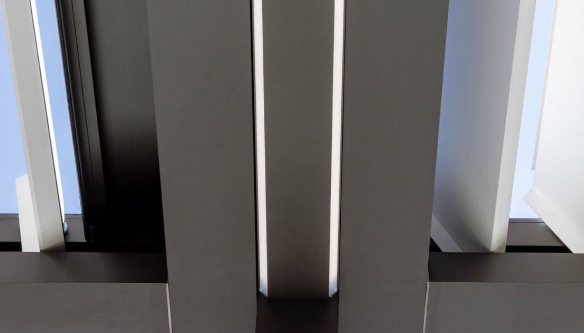 Detailaufnahme der Lamellenkonstruktion des SKL 100 Lamellendachs in Aarau