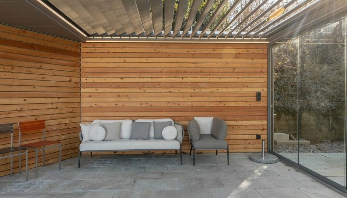 SKL 100 Lamellendach in Horgen Zürich mit Holzverkleidung, Glasfront und moderner Lounge.