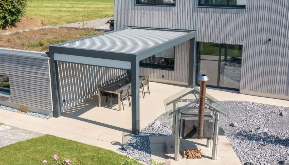 Lamellendach SKL 140 in Tennwil (Aargau) mit moderner Architektur und Essbereich im Freien